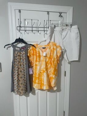Yellow Tie-Dye V-Neck Blouse 1x Lauren Conrad 18 Bermuda shirts 1x boutique top